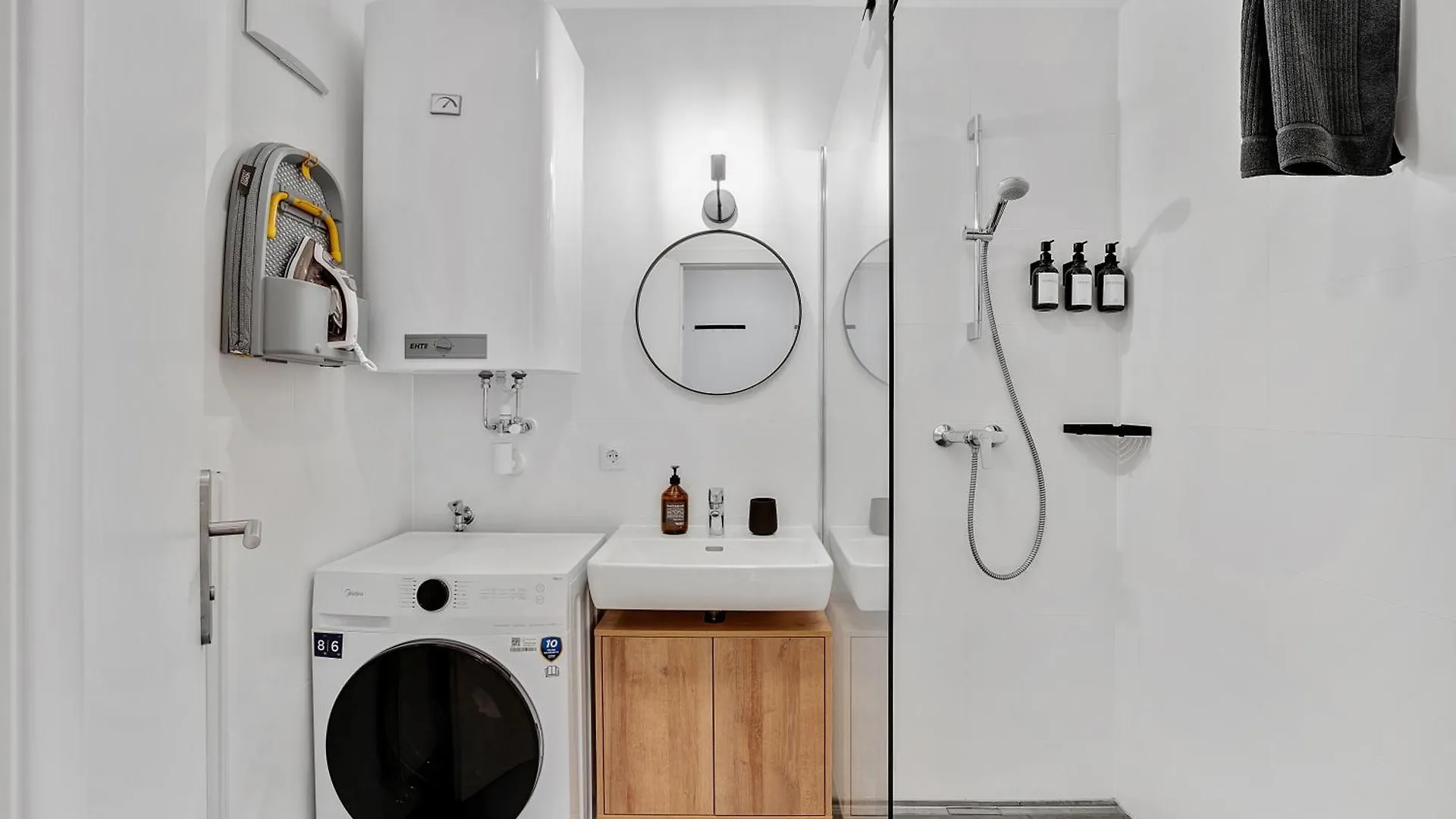 Cozy And Calm - Historic City Center With Free Parking & Elevator By Hero Homes Graz Austria