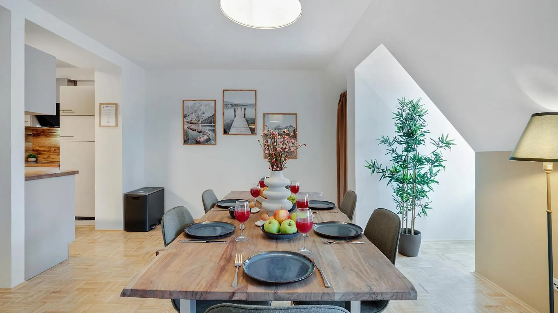 Cozy And Calm - Historic City Center With Free Parking & Elevator By Hero Homes Graz 0*,  Austria